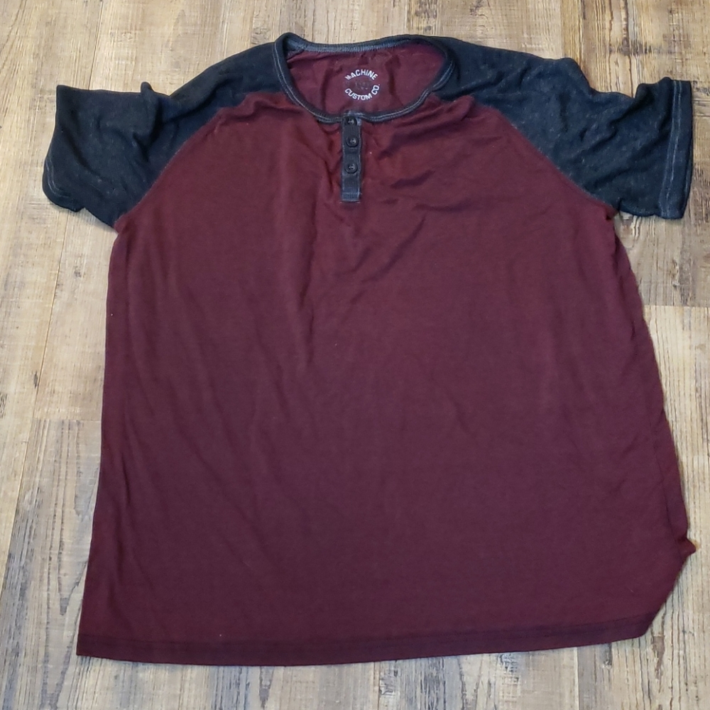 Gray and maroon t shirt